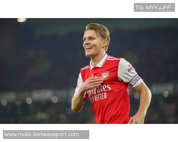 厄德高回顾与挪威队的艰难时刻强调关键战役中队友支持的重要性